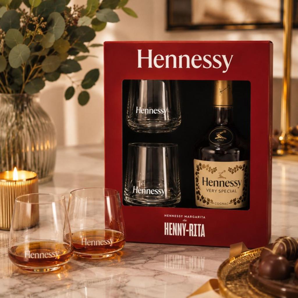 Hennessy Very Special 700ml 2本セット Hennessy Very Special Cognac 700 mL + 2 Glasses Cognac