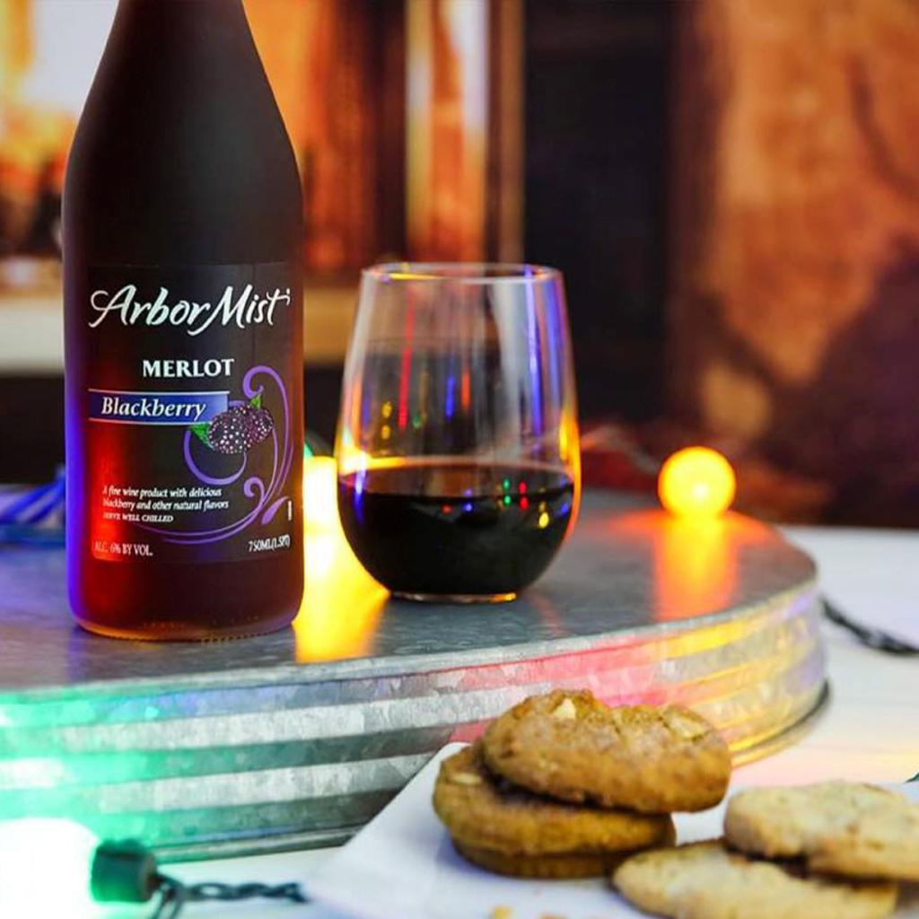Arbor Mist Vino de Mora Merlot 1.5 L / 50 oz Vino tinto