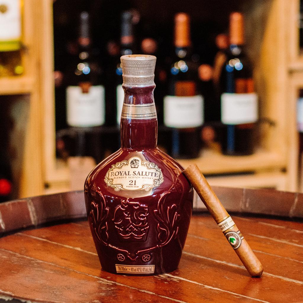 Chivas Regal Royal Salute Whisky 21 years 700 mL Whiskey